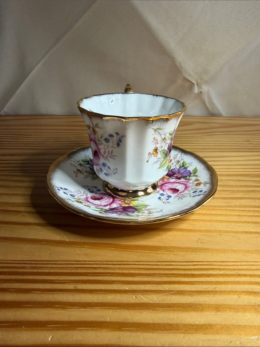 Vintage Elizabethan Fine Bone China Teacup & Saucer Jacobean Pattern